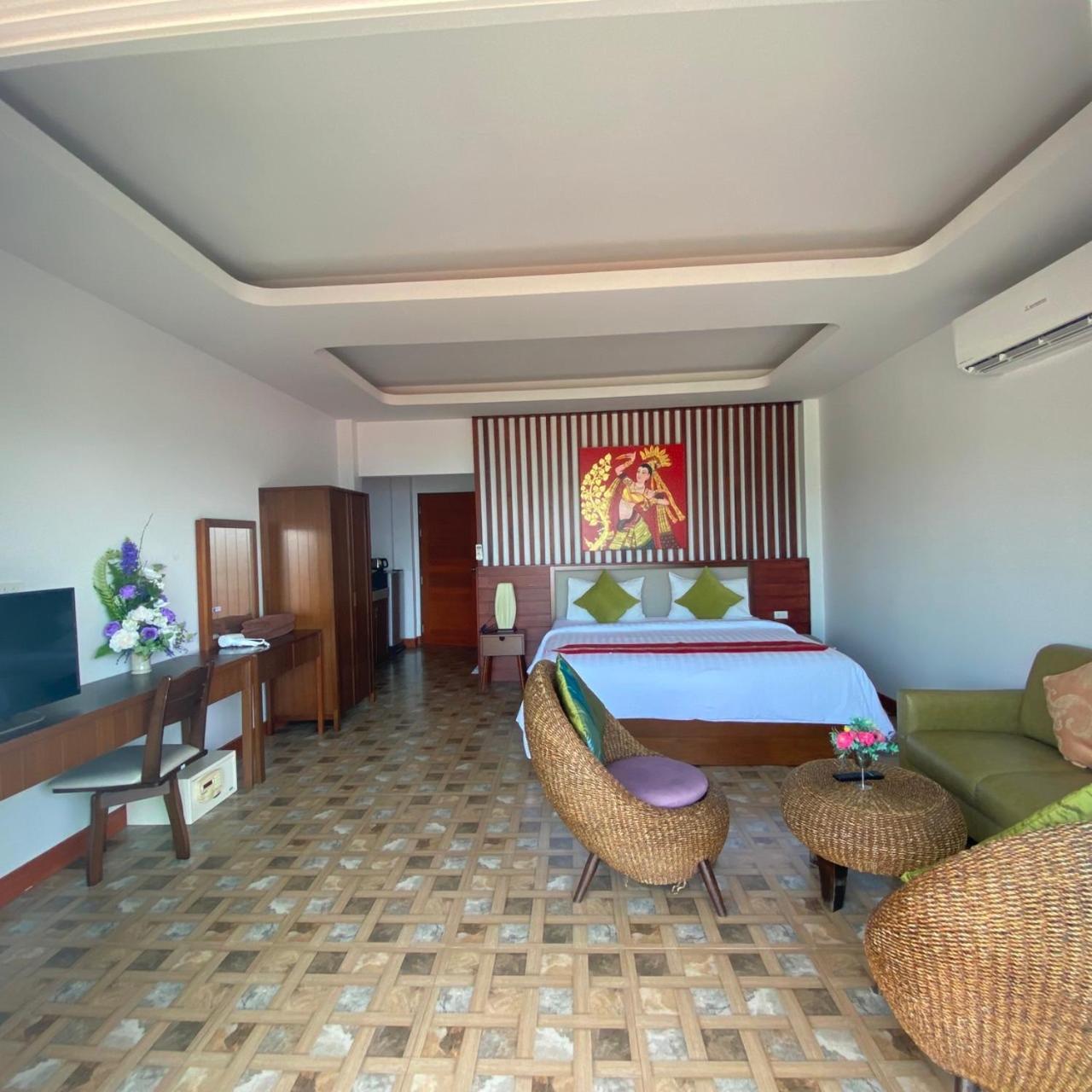 Da Bungalows Pantai Kata Luaran gambar